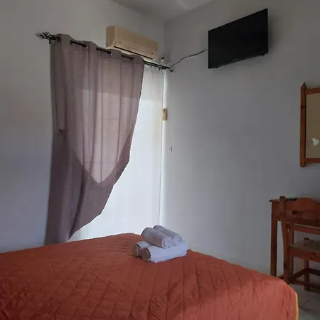 Meltemi And 아파트 피니코운타