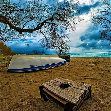 Meltemi And * فينيكونتا