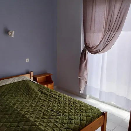 Meltemi And فينيكونتا