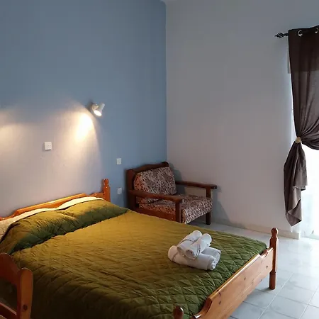 Meltemi And Apartamento Finikounta
