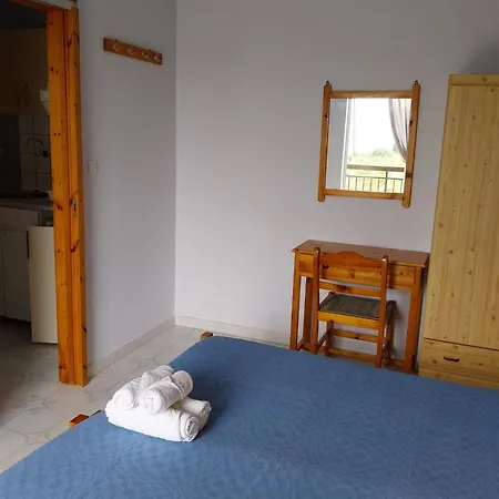 Meltemi And * فينيكونتا