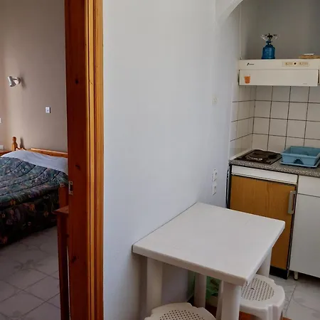 Meltemi And * فينيكونتا