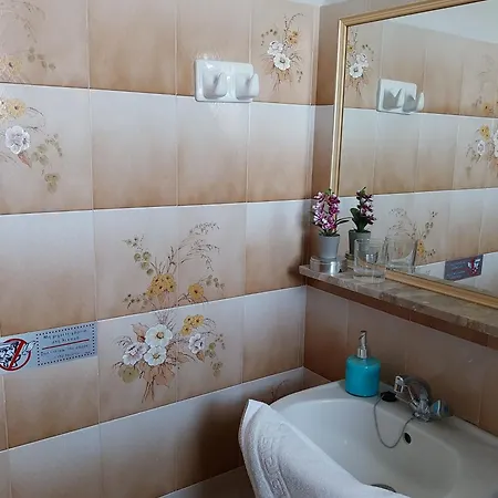 아파트 Meltemi And 피니코운타