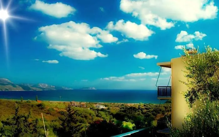 Meltemi And Apartamento Finikounta