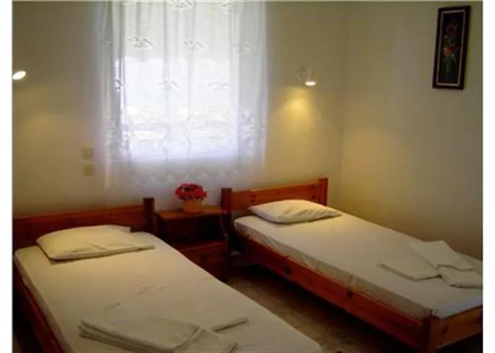 Meltemi And Apartamento Finikounta