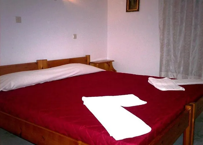 Meltemi And Apartamento Finikounta