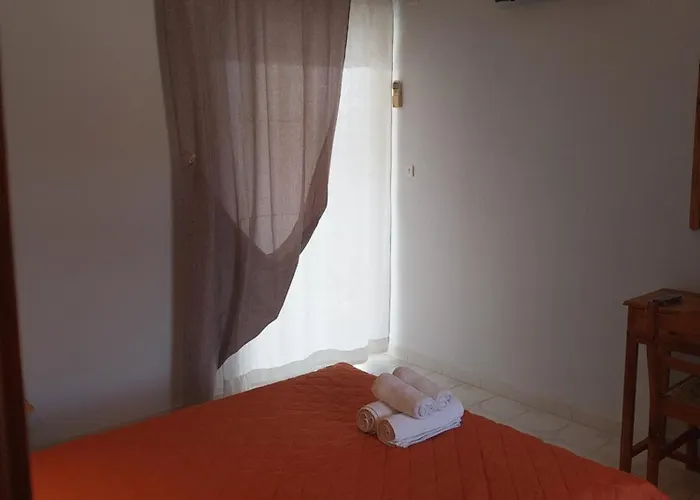 Meltemi And Apartamento Finikounta