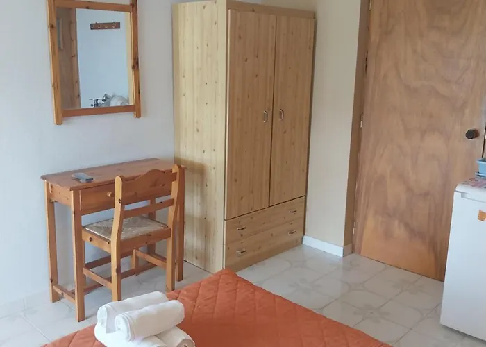 Meltemi And * Finikounta