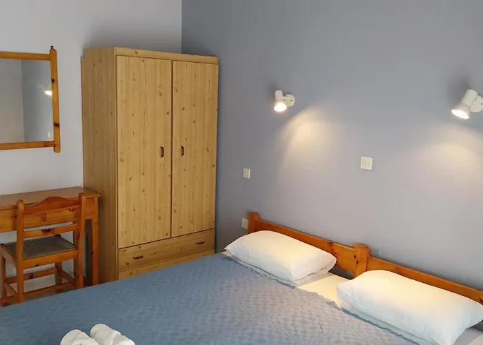 Meltemi And Apartamento Finikounta