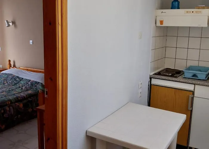 Meltemi And * Finikounta