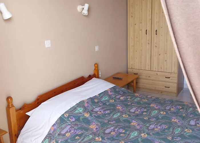 Meltemi And Apartamento Finikounta